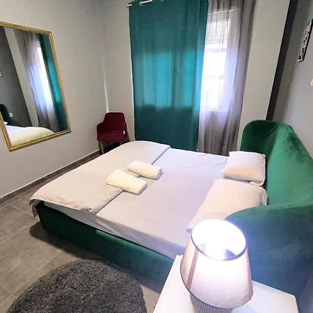 Deasapartments In 3 地拉那