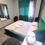 Deasapartments In 3 地拉那